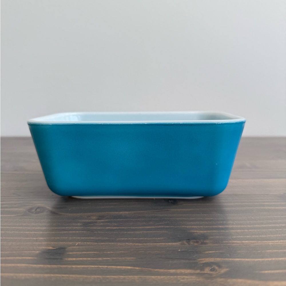 Vintage PYREX fridgie, bottom only